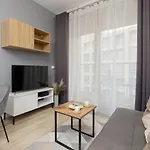 Apartamento Cozy With Parking In The 19th District By Renters Varsóvia