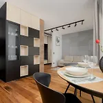 Apartamento Cozy With Parking In The 19th District By Renters Varsóvia