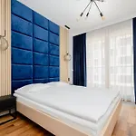 Cozy With Parking In The 19th District By Renters *