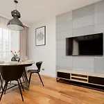 Apartamento Cozy With Parking In The 19th District By Renters Varsóvia