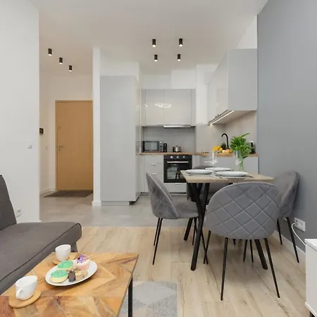 Apartment Cozy With Parking In The 19th District By Renters Warschau