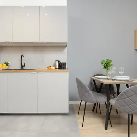 Cozy With Parking In The 19th District By Renters *