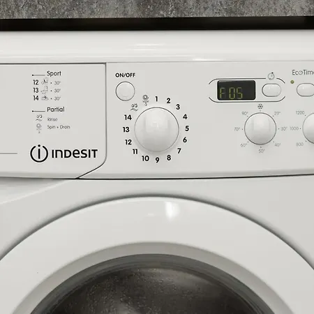 Cozy With Parking In The 19th District By Renters *