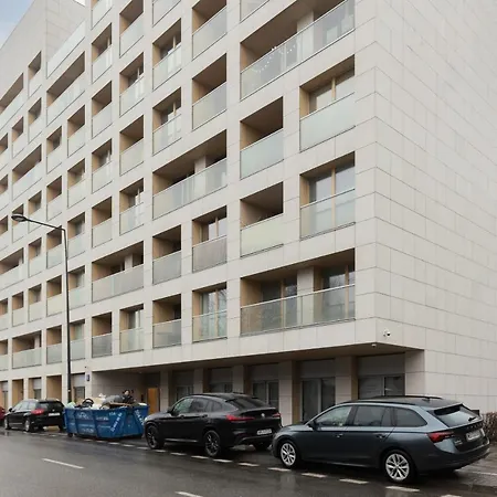 Cozy With Parking In The 19th District By Renters דירה *