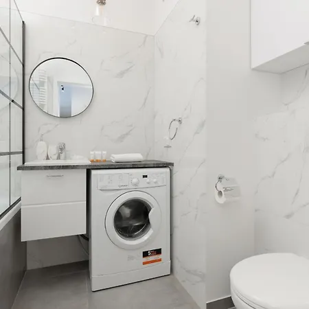 דירה Cozy With Parking In The 19th District By Renters ורשה