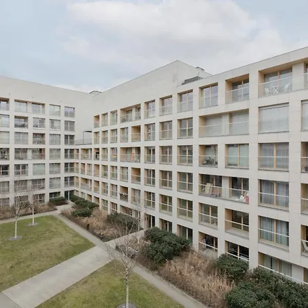 Cozy With Parking In The 19th District By Renters Warszawa