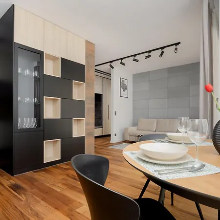 شقة Cozy With Parking In The 19th District By Renters وارسو