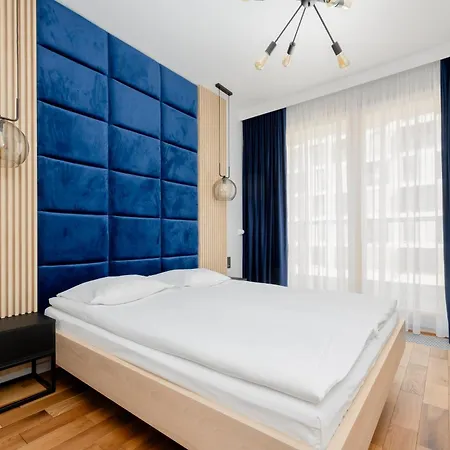 Cozy With Parking In The 19th District By Renters *