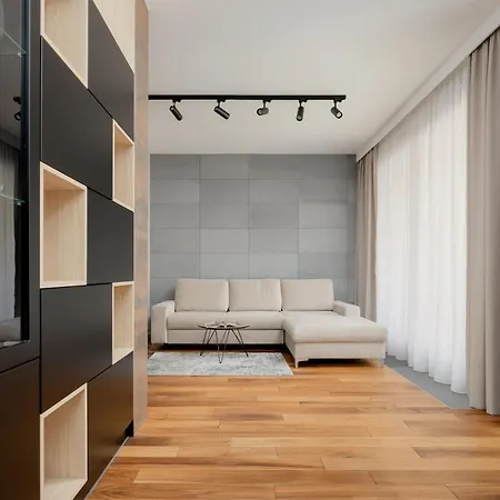 Cozy With Parking In The 19th District By Renters ורשה