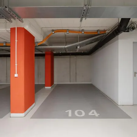 Cozy With Parking In The 19th District By Renters *