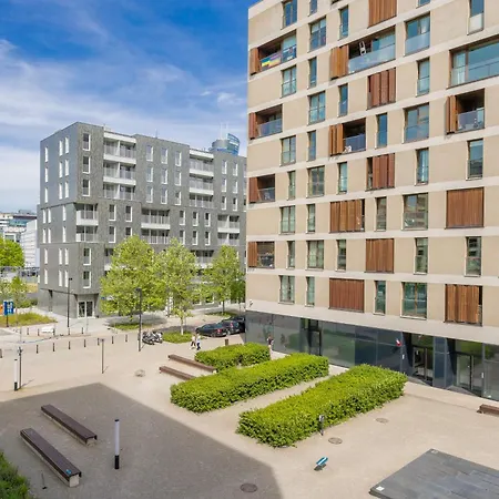 Cozy With Parking In The 19th District By Renters Warschau