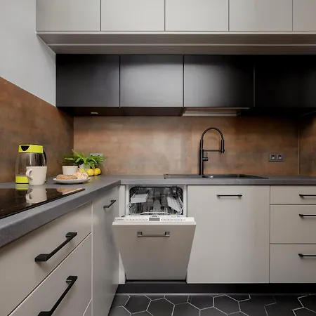 Cozy With Parking In The 19th District By Renters Warschau