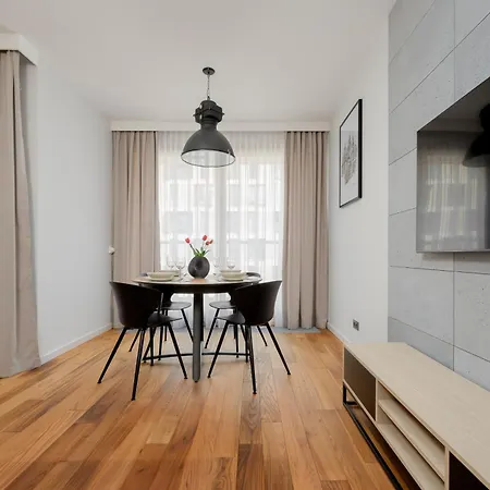 شقة Cozy With Parking In The 19th District By Renters وارسو