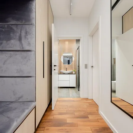 Cozy With Parking In The 19th District By Renters *