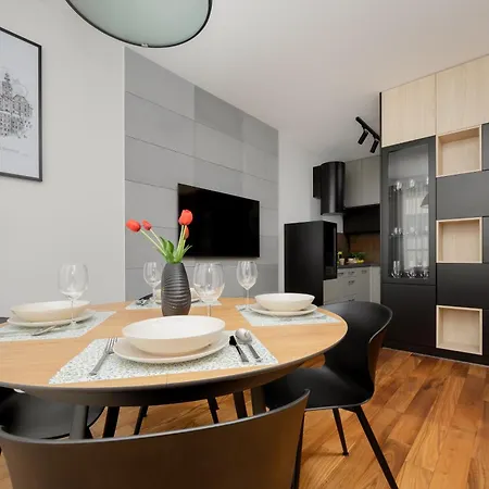 Cozy With Parking In The 19th District By Renters דירה ורשה