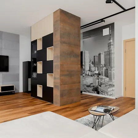 Cozy With Parking In The 19th District By Renters ורשה