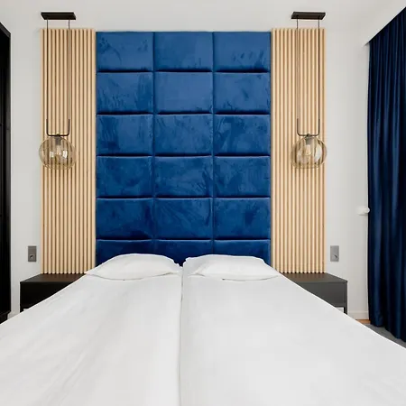 Cozy With Parking In The 19th District By Renters Apartment Warschau