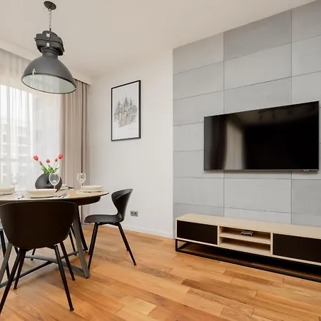 شقة Cozy With Parking In The 19th District By Renters وارسو