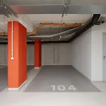 Cozy With Parking In The 19th District By Renters *